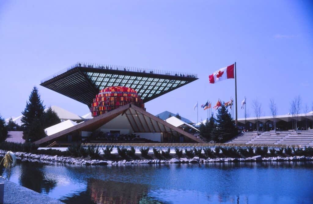Expo 67 pavillon du Canada et sa pyramide inversée le Katimavik